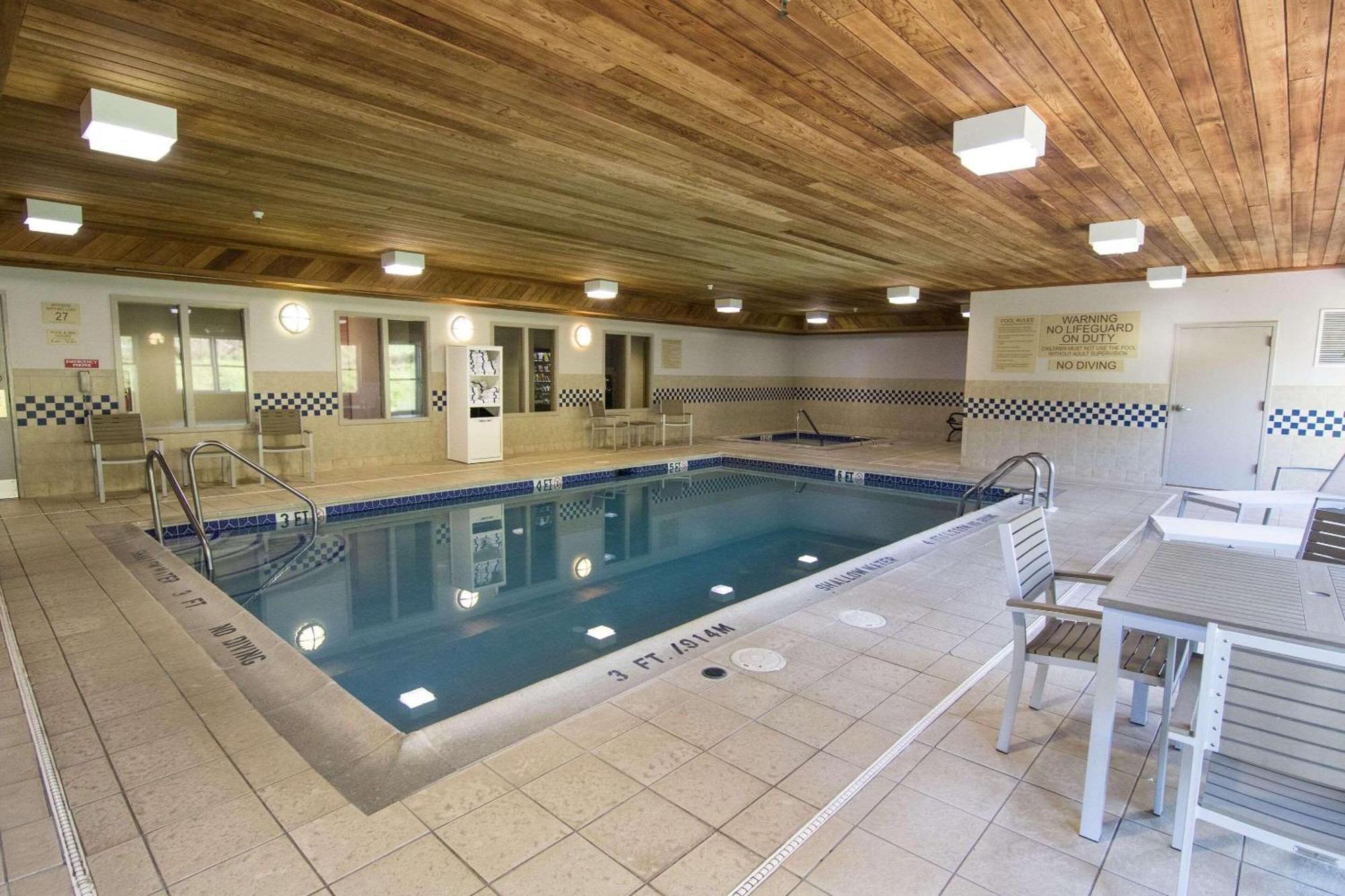 Country Inn & Suites By Radisson, Lehighton-Jim Thorpe, Pa Exterior photo
